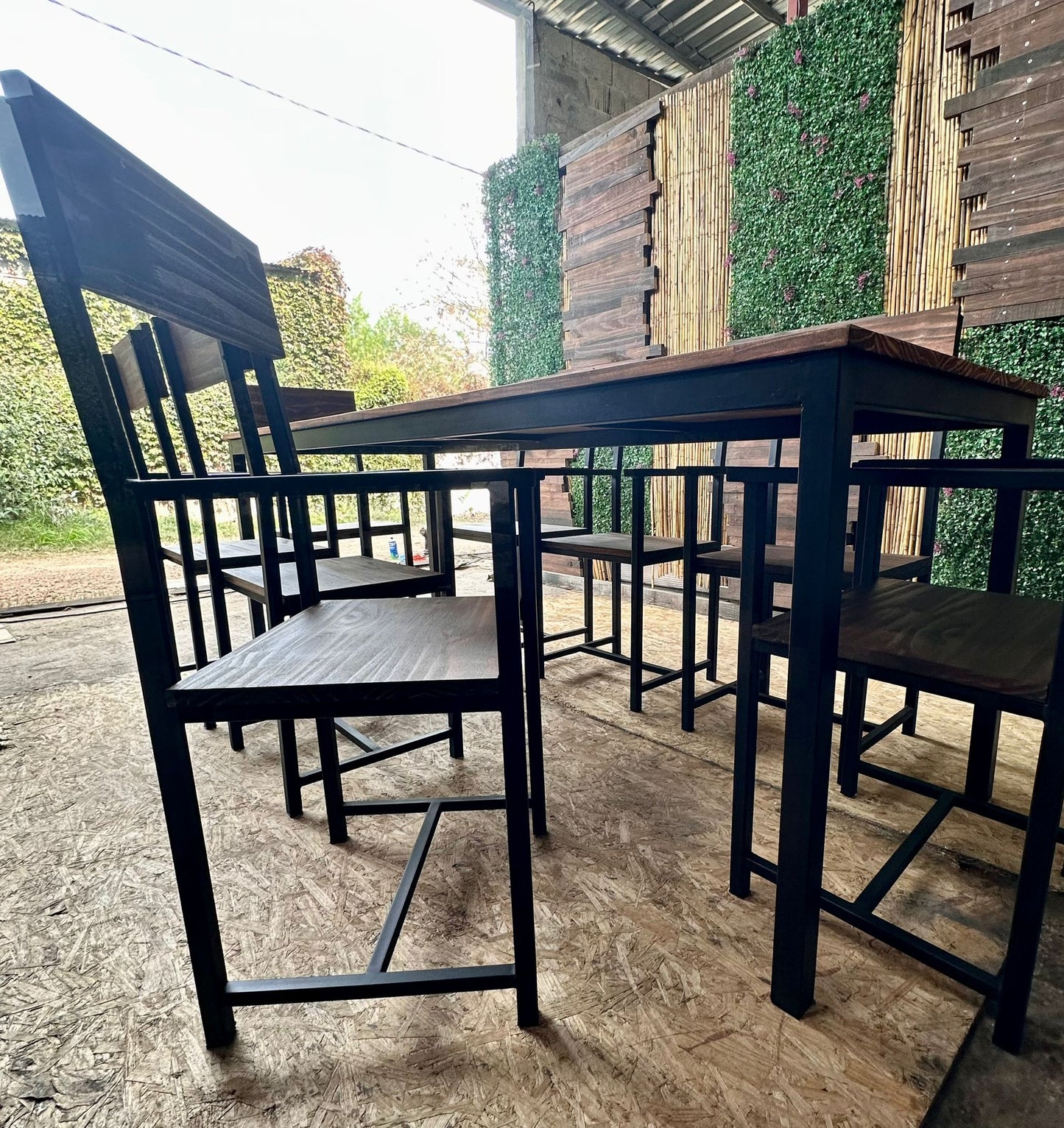 Juego de comedor Tudor