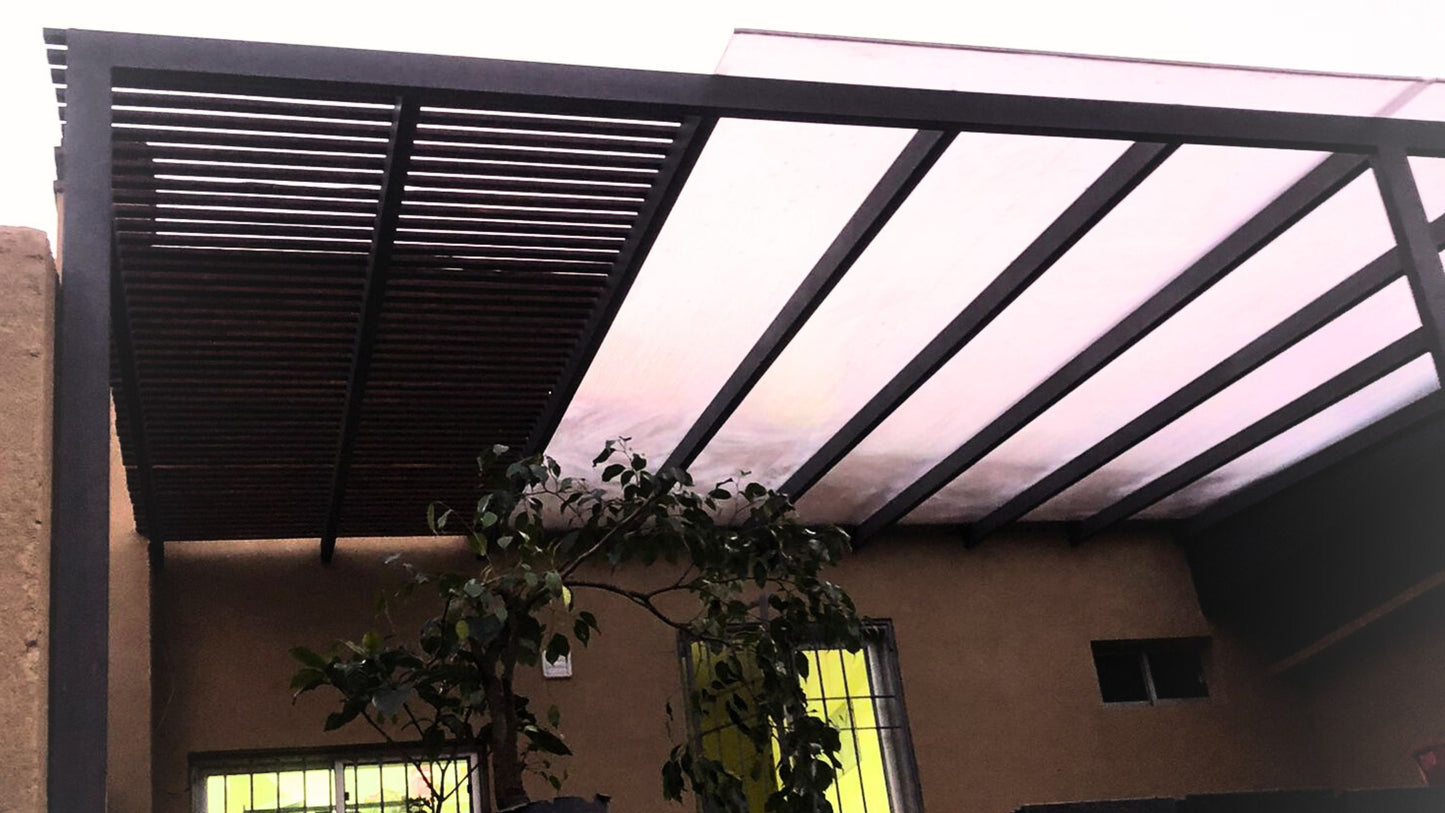 Pérgola hierro y policarbonato