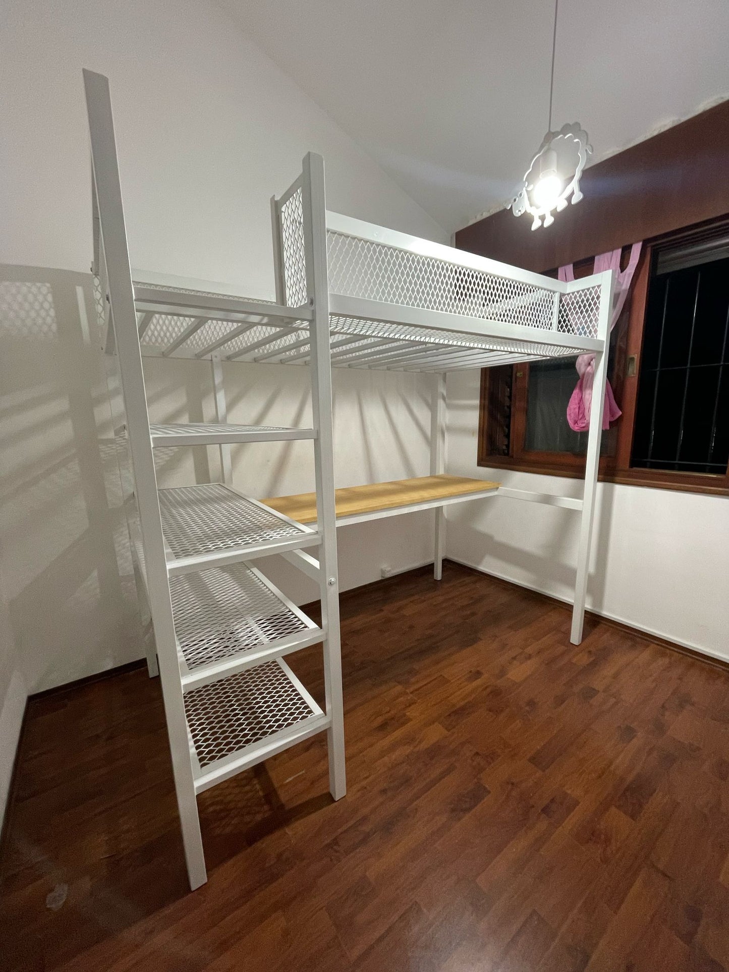 Cama alta modelo Pandy