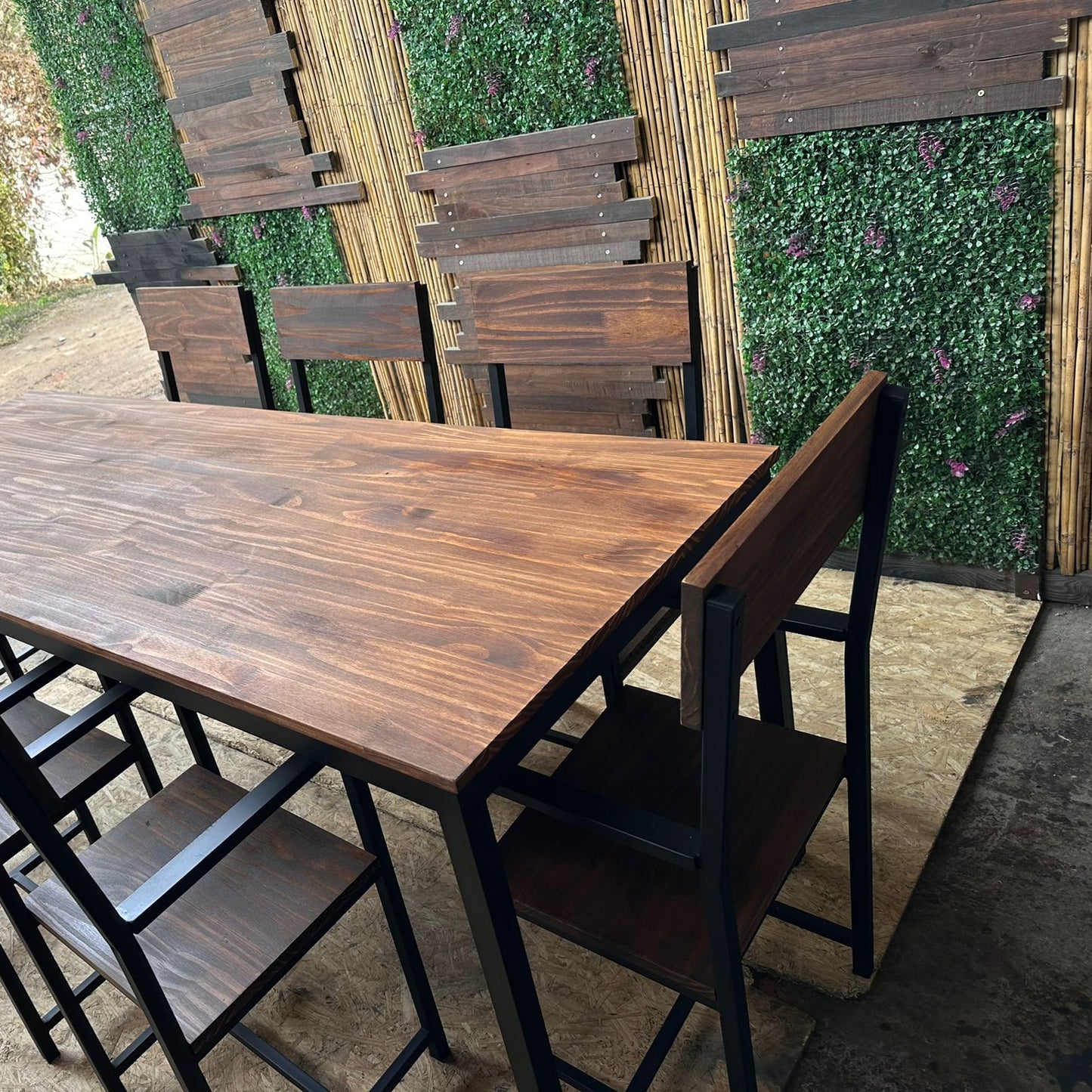 Juego de comedor Tudor