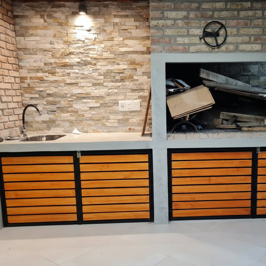 Puertas bajo parrillero hierro y madera