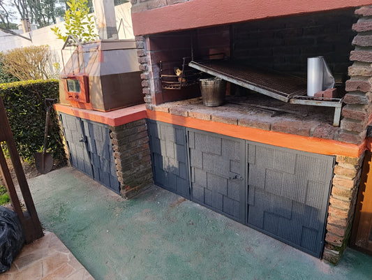 Puertas bajo parrillero en hierro