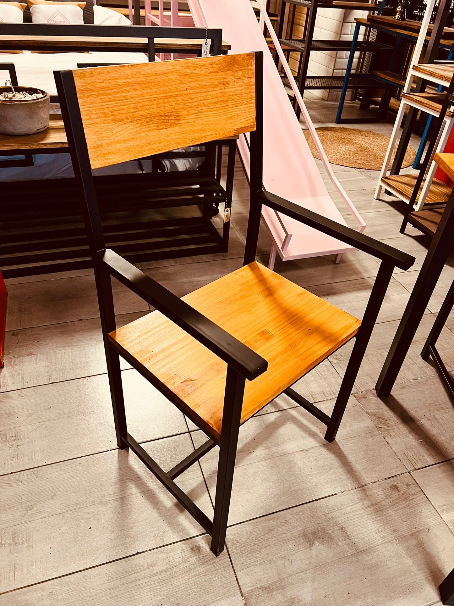 Silla modelo Tudor